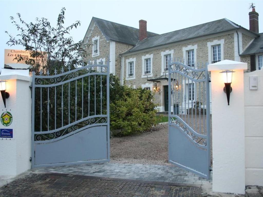 Chambres D'Hotes Les Champs Francais Caumont-lʼÉventé Εξωτερικό φωτογραφία